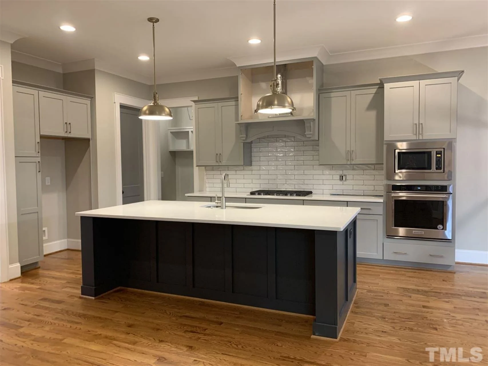 19-1447 HOUSE PLAN - 4-Bed, 3-Bath Transitional Craftsman House Plan – 3,146 Sq Ft with Bonus Room 5 Stylish 2-Story house Plan with 4 Bedrooms and Open Floor Plan