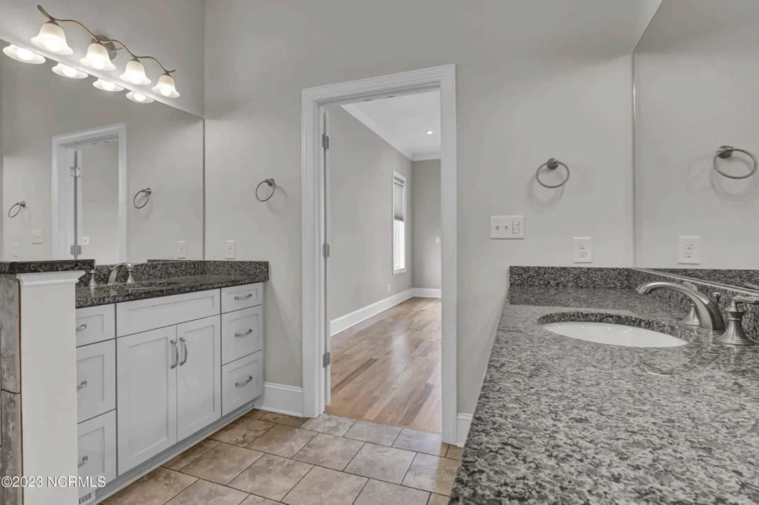 Craftsman house Plan with Modern Floor Plans and CAD Designs