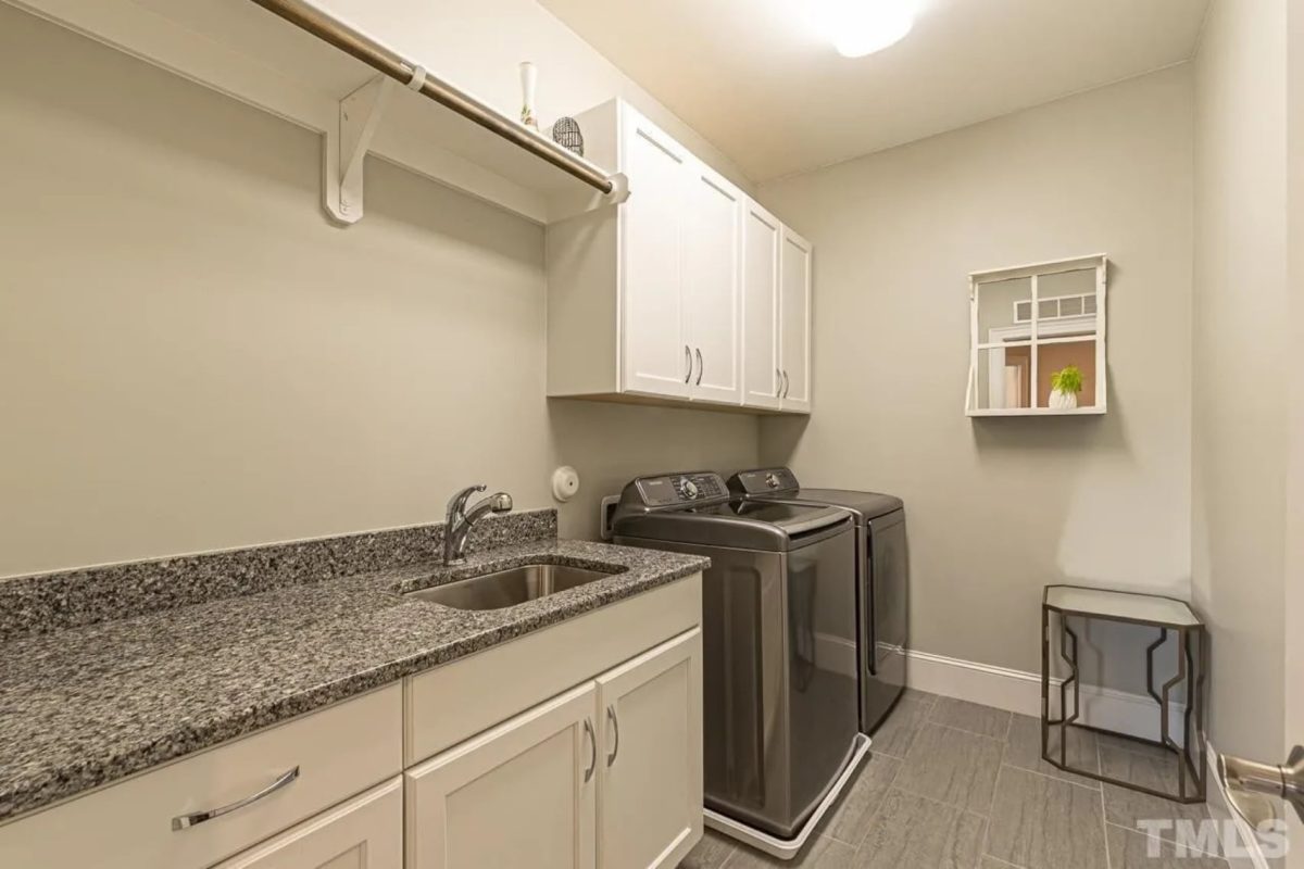 Spacious house Plan with 5 Beds, 4.5 Baths, and Modern Blueprint