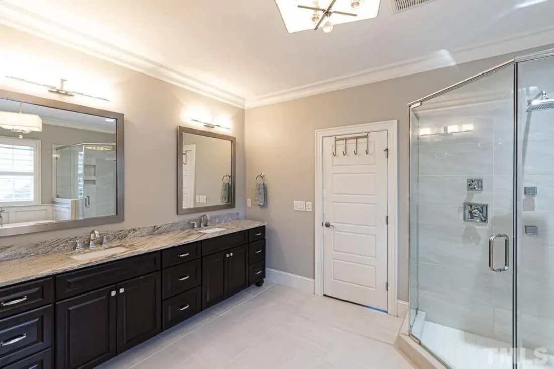 Spacious house Plan with 5 Beds, 4.5 Baths, and Modern Blueprint