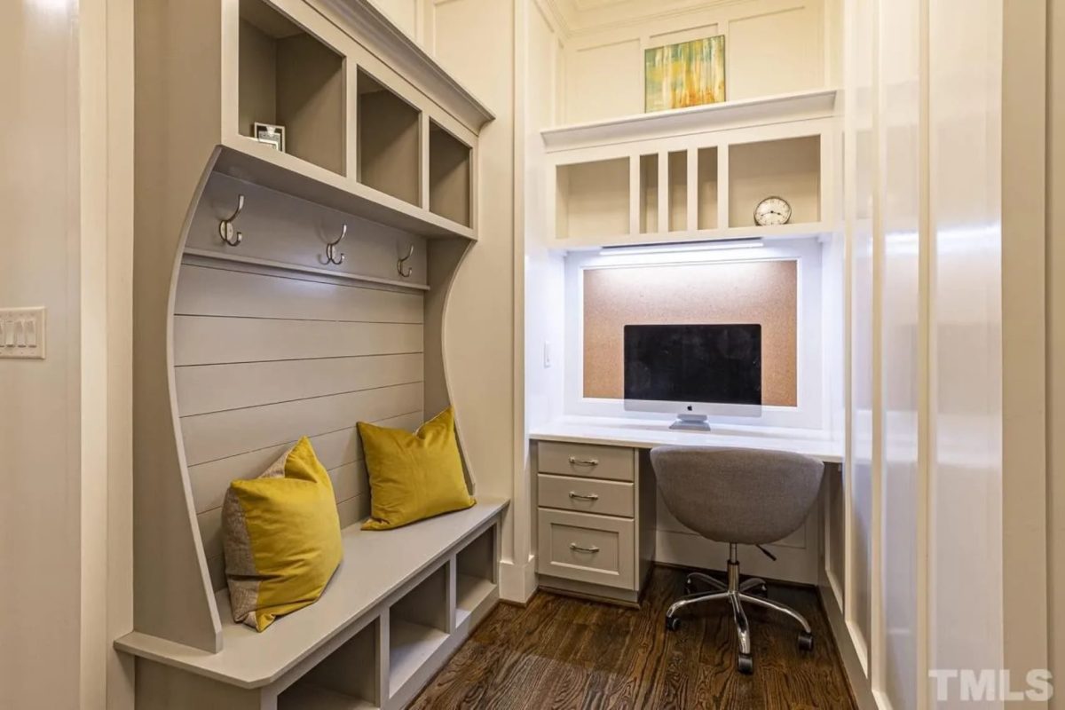 Spacious house Plan with 5 Beds, 4.5 Baths, and Modern Blueprint