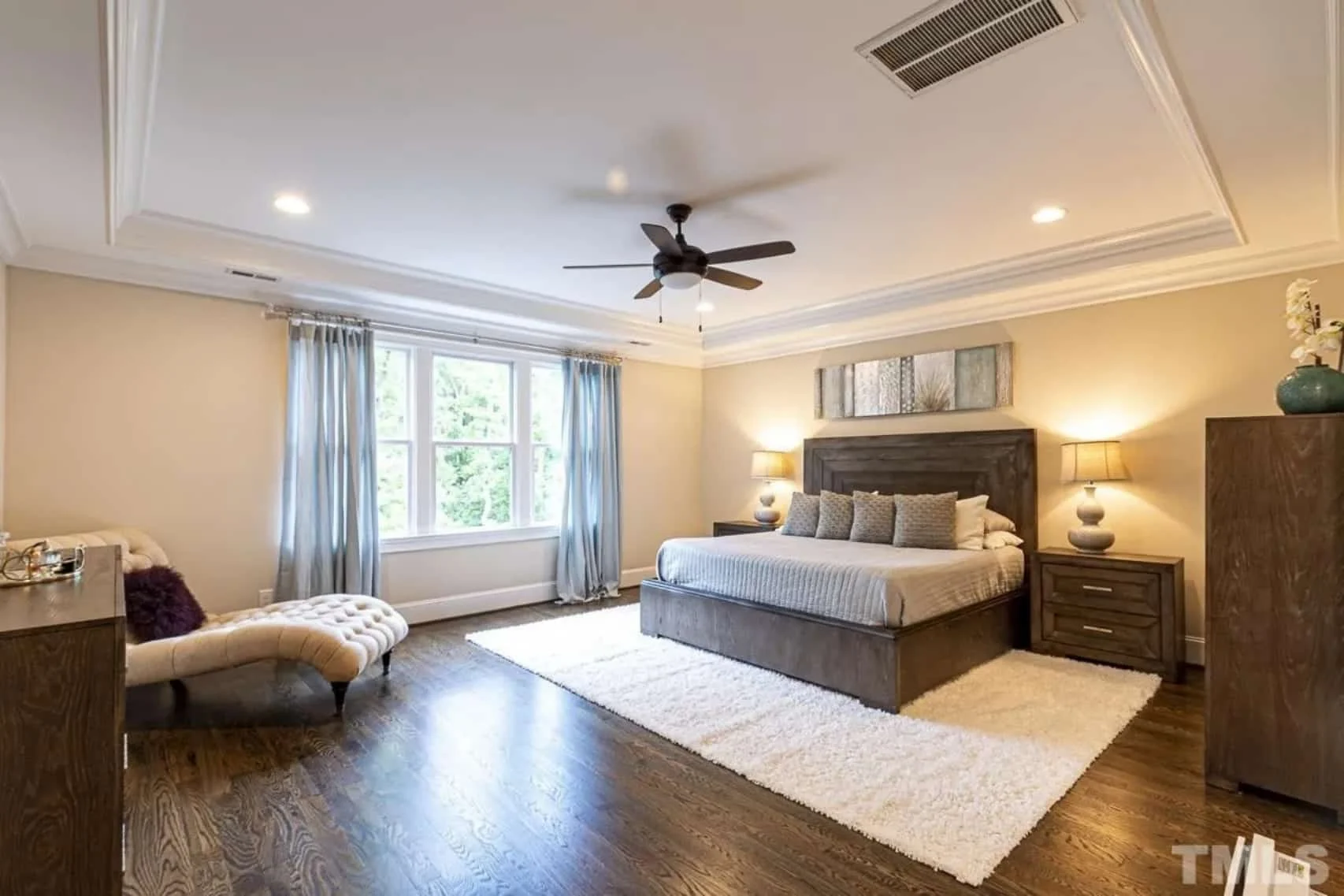 15-1919 HOUSE PLAN - 5-Bed, 4.5-Bath, 4,391 SF Modern Farmhouse House Plan 18 Spacious house Plan with 5 Beds, 4.5 Baths, and Modern Blueprint