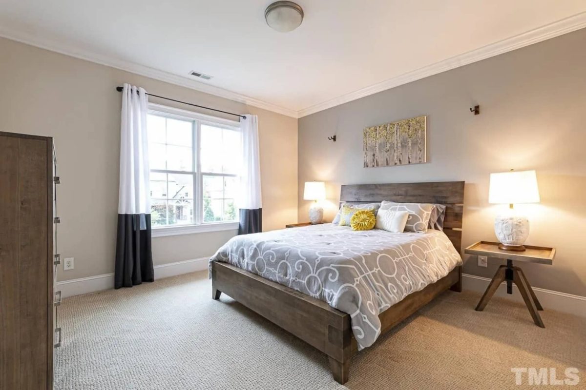 Spacious house Plan with 5 Beds, 4.5 Baths, and Modern Blueprint