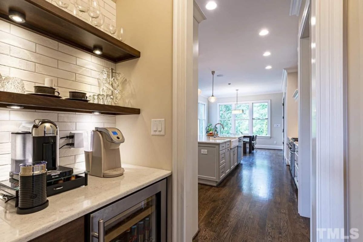 Spacious house Plan with 5 Beds, 4.5 Baths, and Modern Blueprint