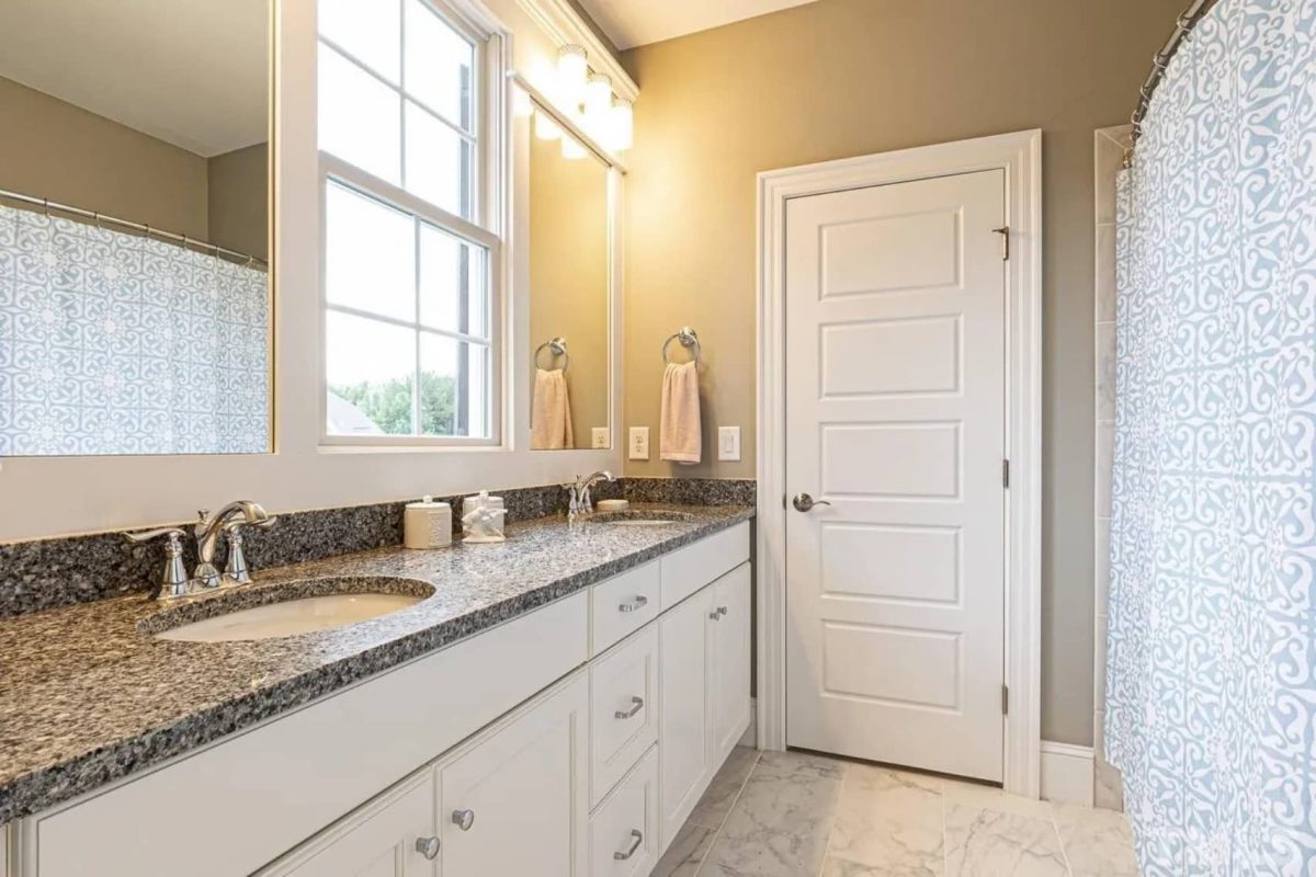 Spacious house Plan with 5 Beds, 4.5 Baths, and Modern Blueprint