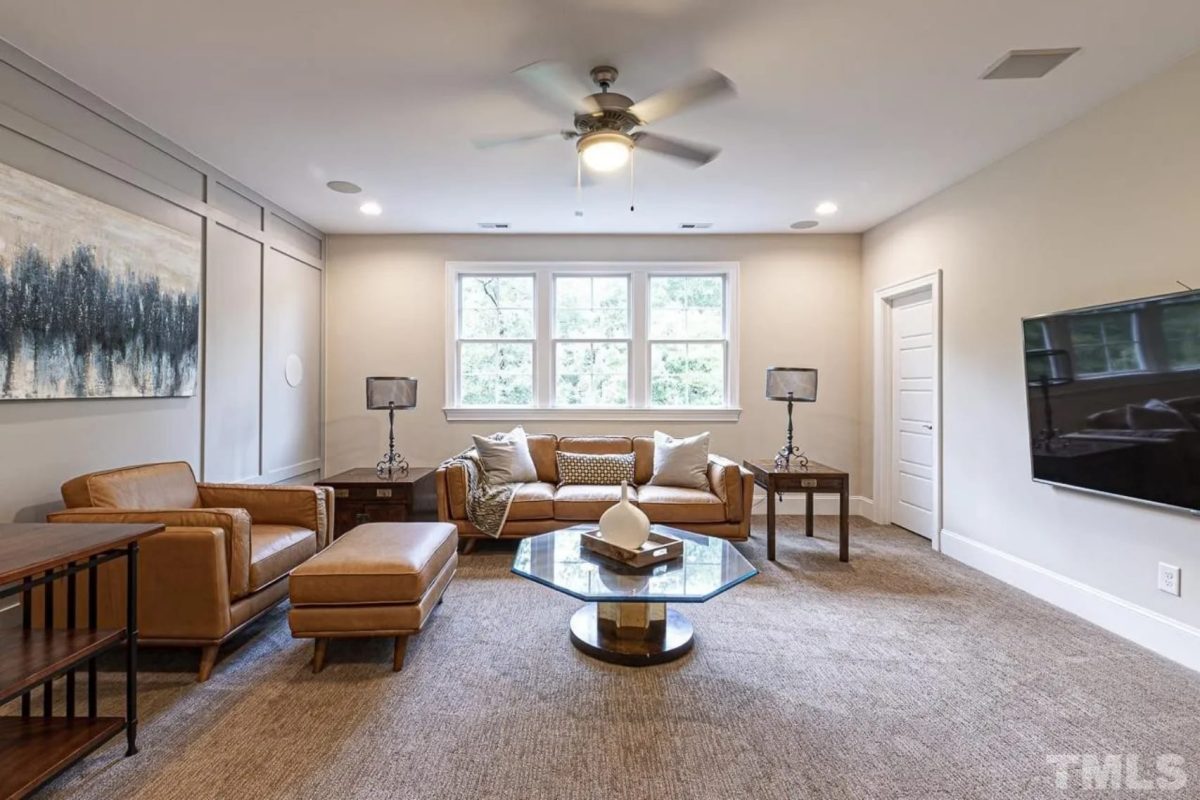 Spacious house Plan with 5 Beds, 4.5 Baths, and Modern Blueprint