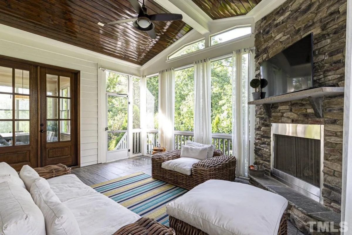 Spacious house Plan with 5 Beds, 4.5 Baths, and Modern Blueprint