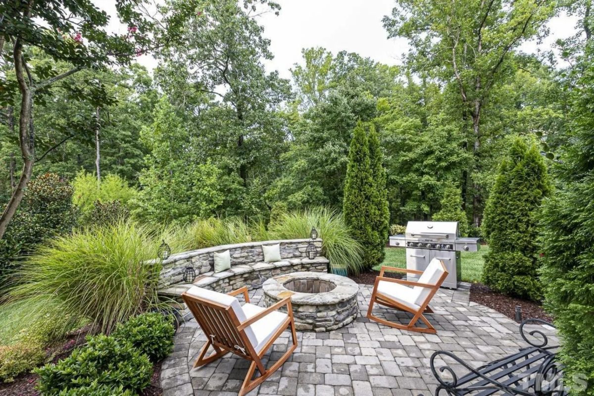 Spacious house Plan with 5 Beds, 4.5 Baths, and Modern Blueprint