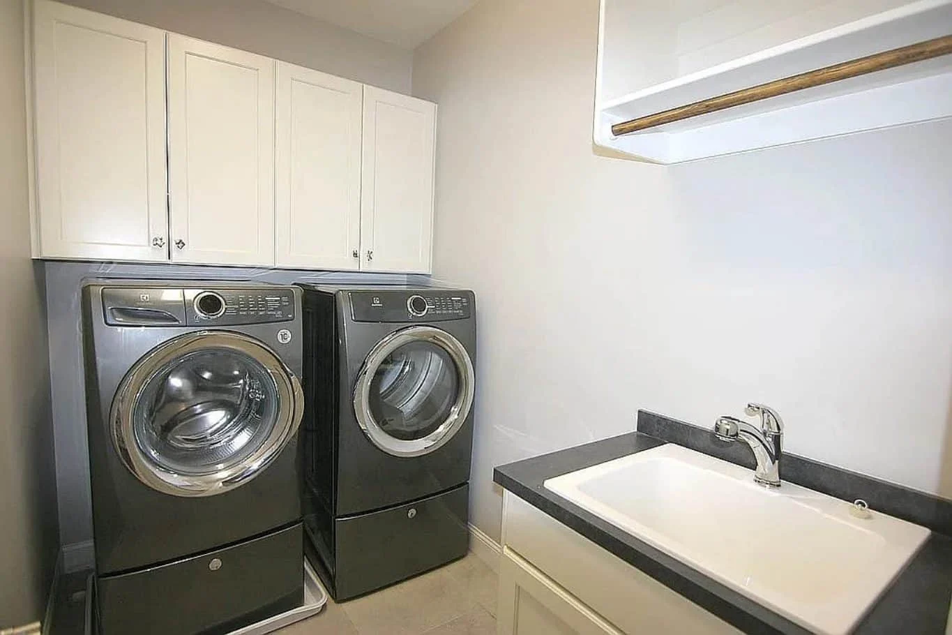 Spacious 5-Bedroom house Plan with Stunning Floor Designs