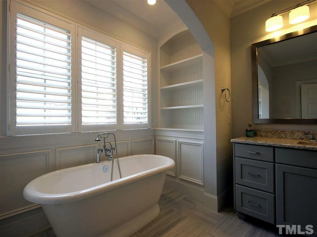 Modern Suburban house Plan with Blueprint & CAD Designs