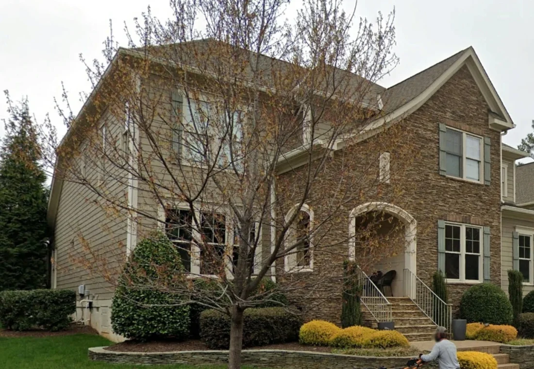 Elegant Modern Suburban house Plan with 2 Floors and 4 Bedrooms