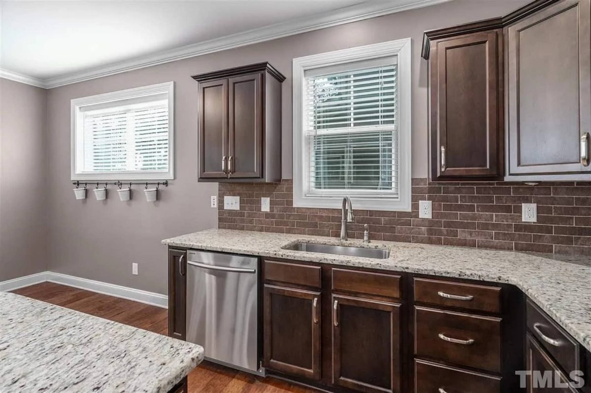 Craftsman house Design with 4 Bedrooms