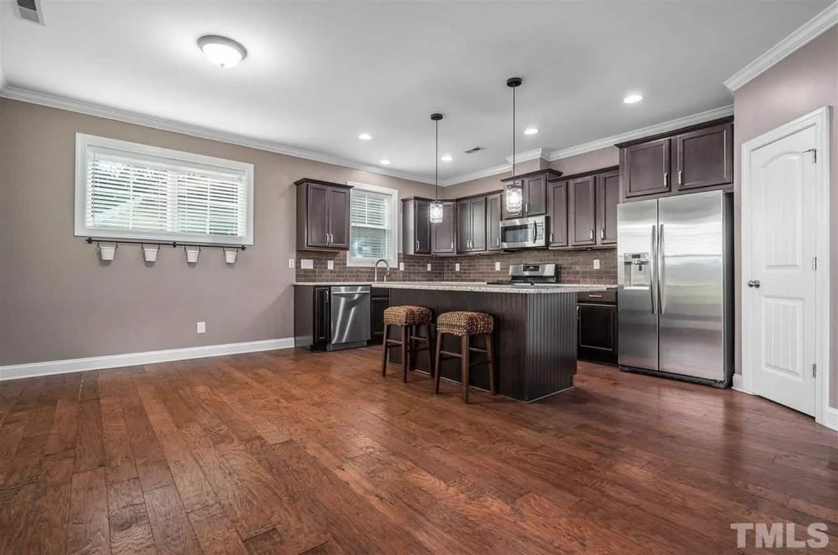 Craftsman house Design with 4 Bedrooms