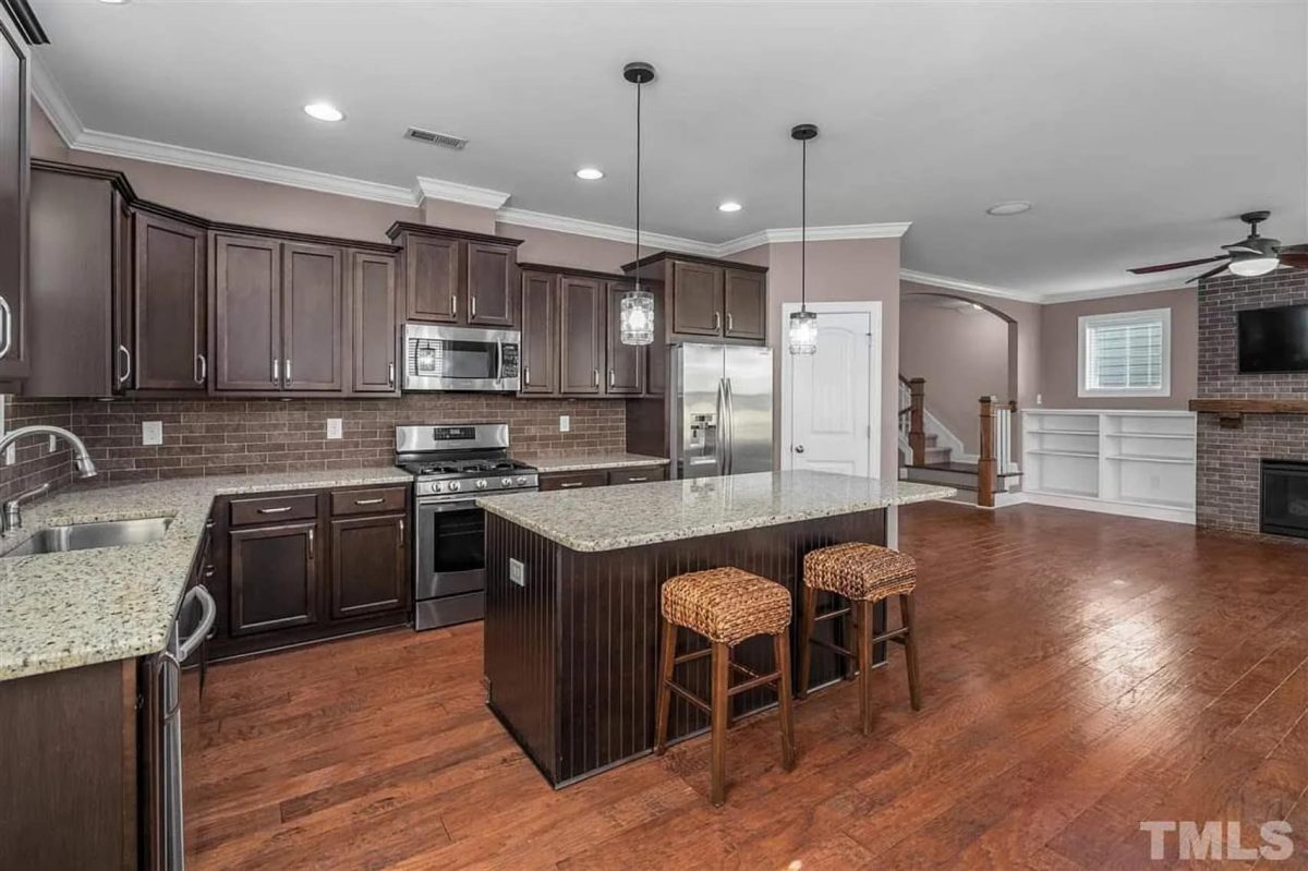 Craftsman house Design with 4 Bedrooms