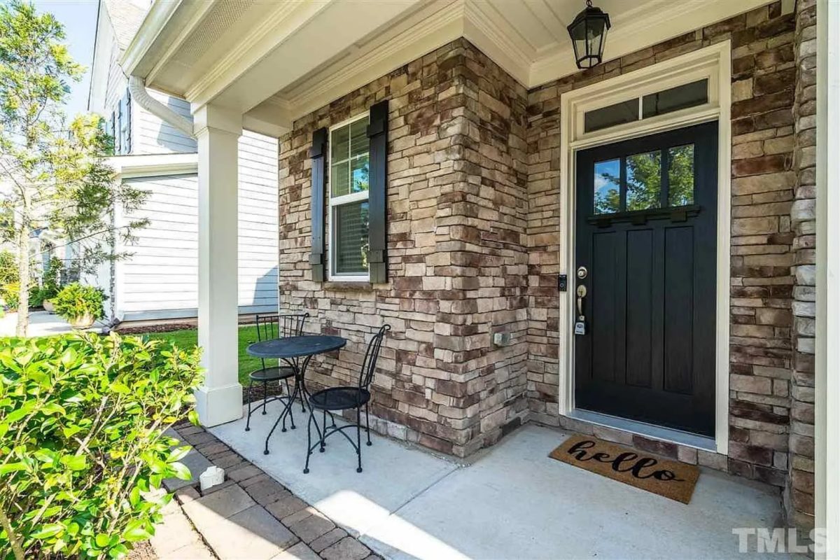 Craftsman house Design with 4 Bedrooms