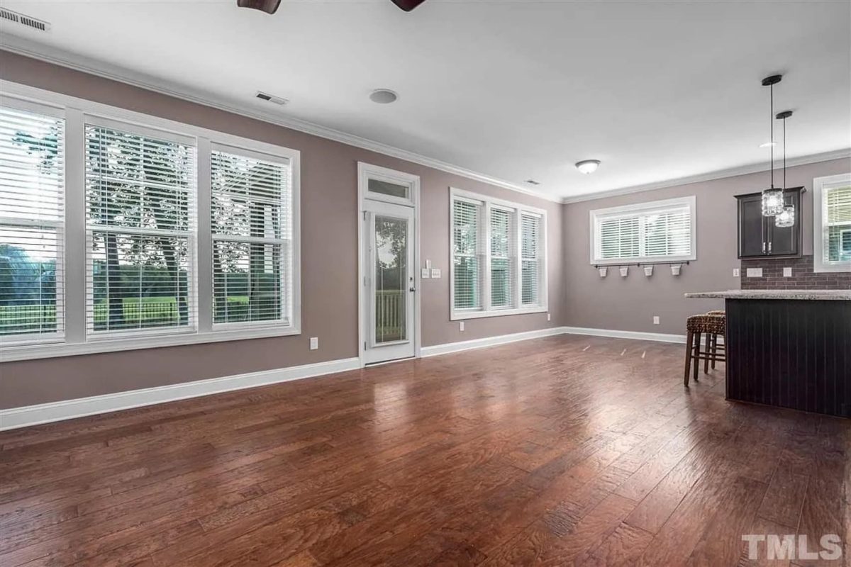 Craftsman house Design with 4 Bedrooms