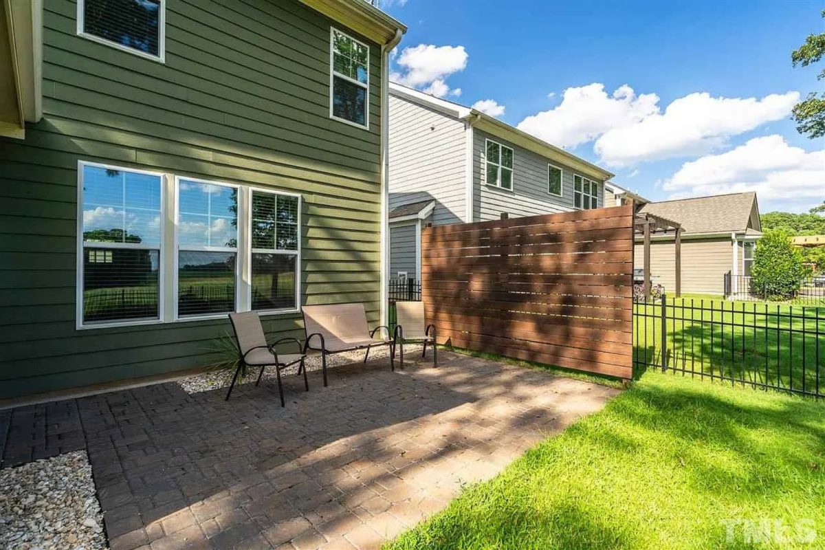 Craftsman house Design with 4 Bedrooms