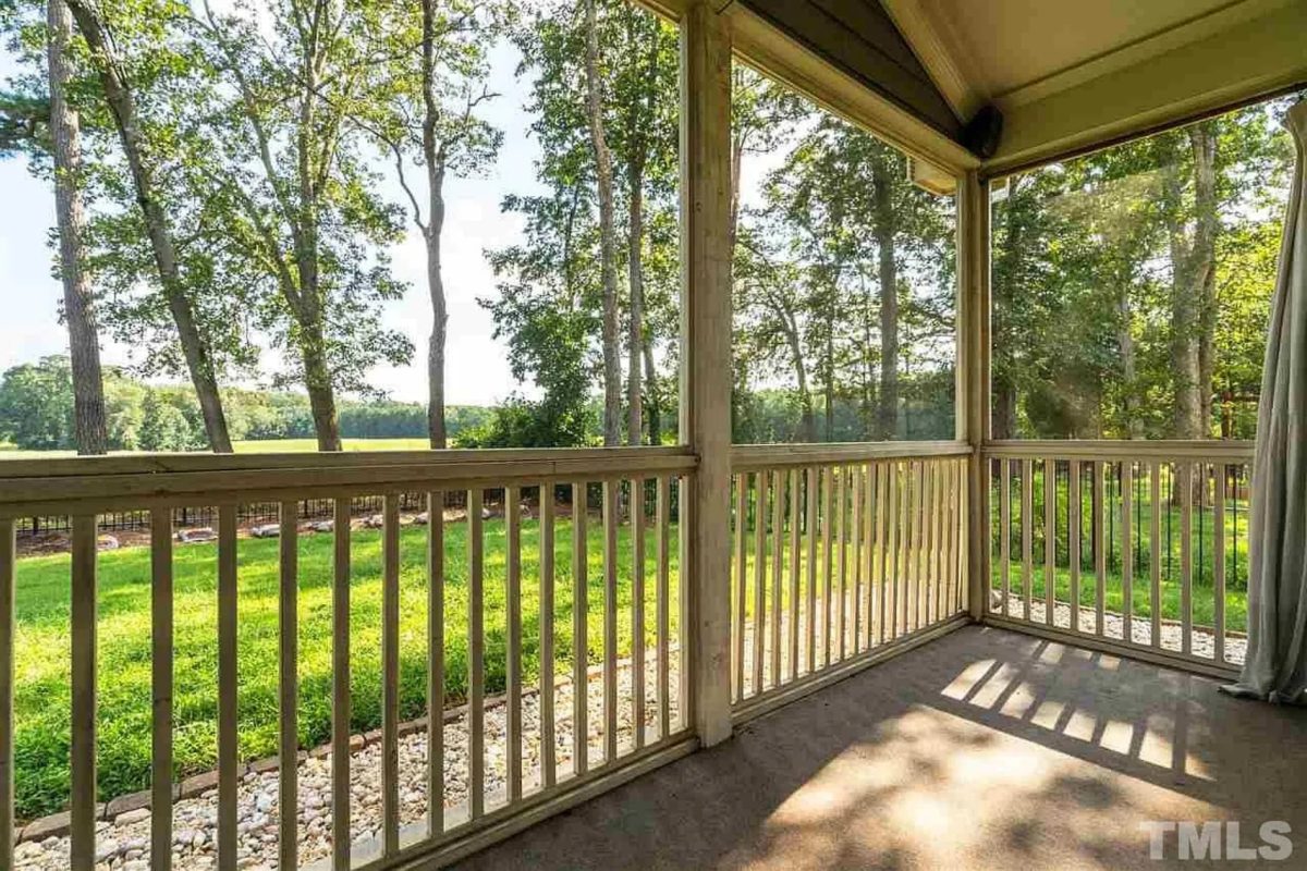 Craftsman house Design with 4 Bedrooms