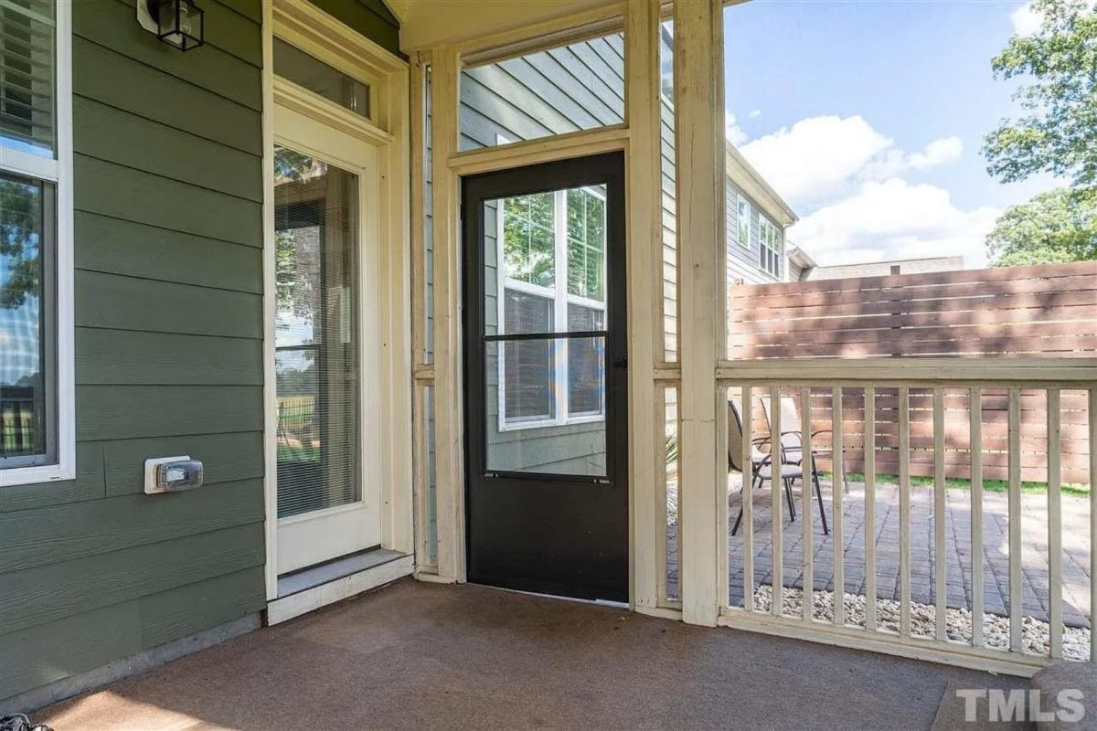 Craftsman house Design with 4 Bedrooms