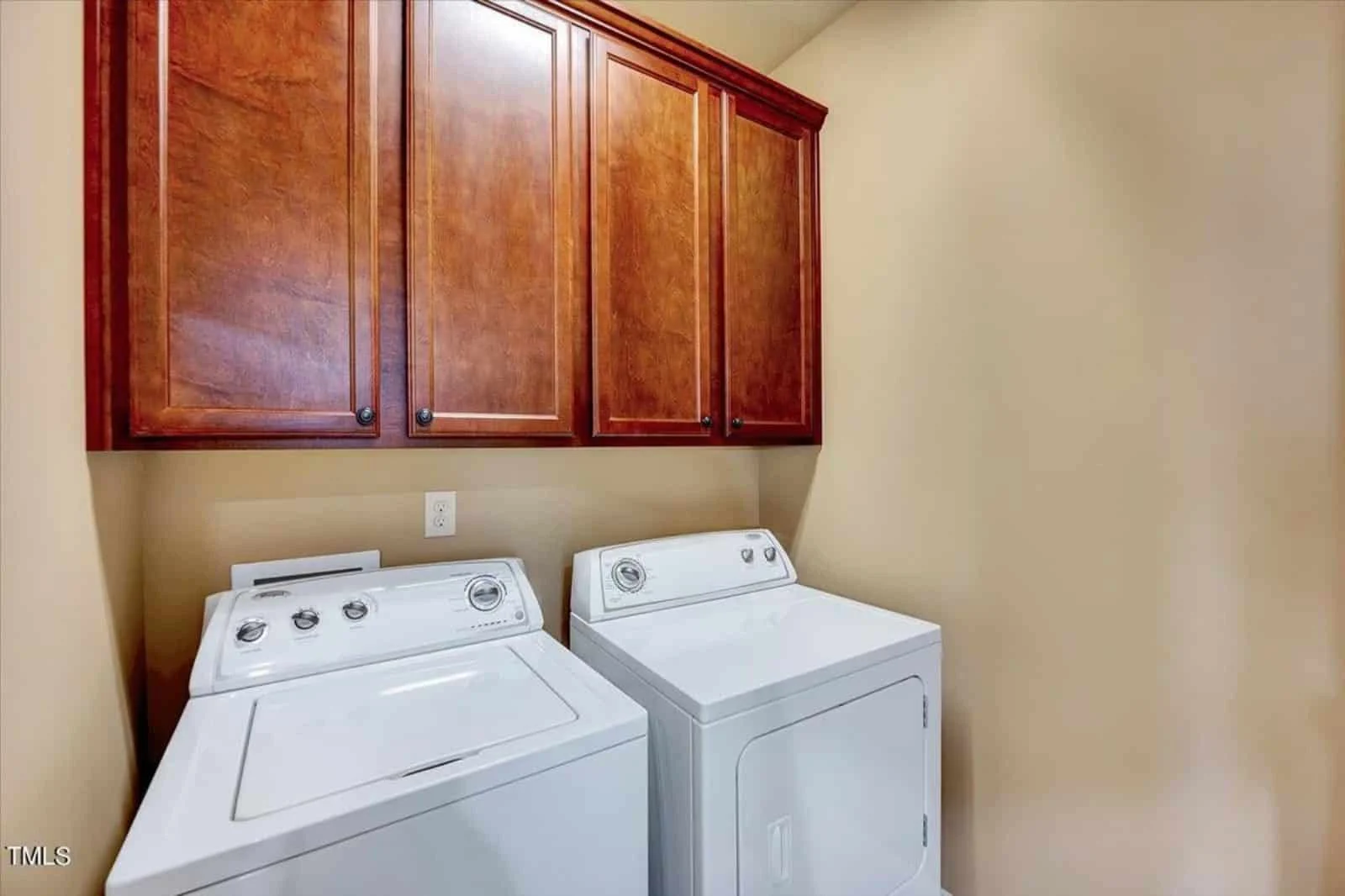 10-1653 HOUSE PLAN - 6-Bed, 5.5-Bath, 3908 SF Modern Duplex House Plan 18 Modern Duplex house Plan with Architecture and CAD Designs