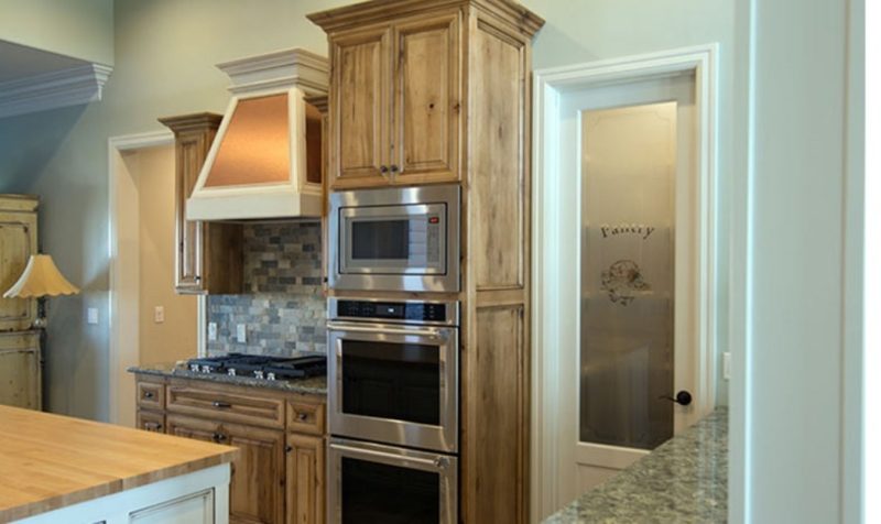 Spacious Modern Craftsman house Plan with 5 Bedroom Design