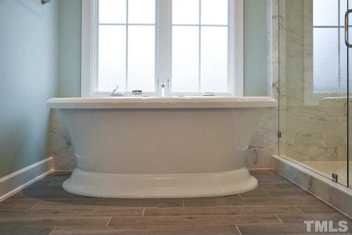 Modern Colonial house Blueprint with 6 Beds & 7 Baths