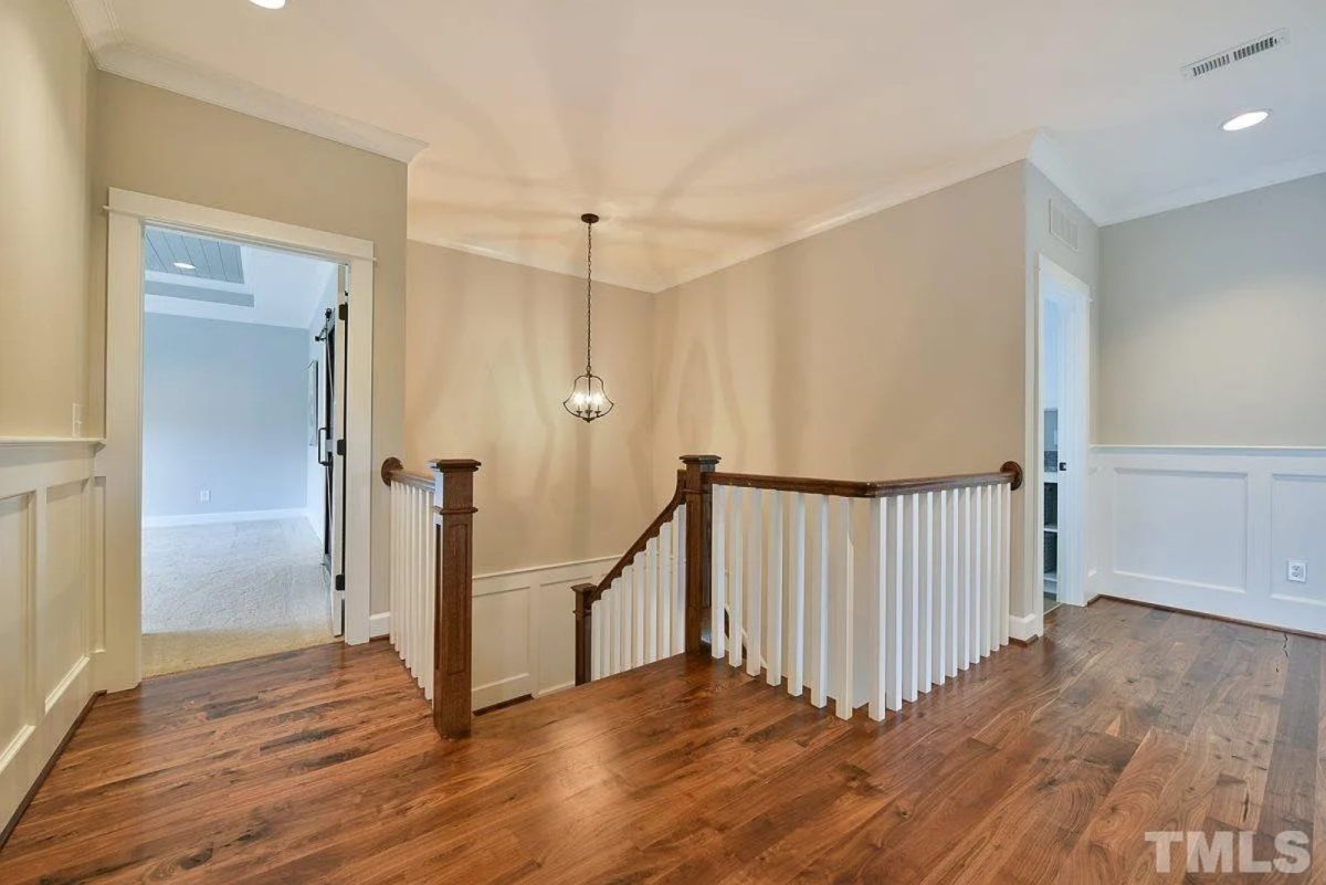 Modern Colonial house Blueprint with 6 Beds & 7 Baths