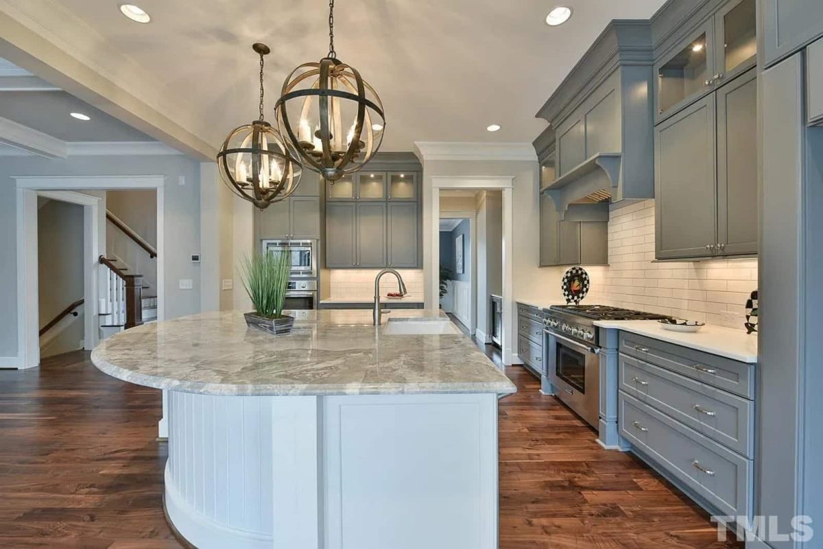 Modern Colonial house Blueprint with 6 Beds & 7 Baths