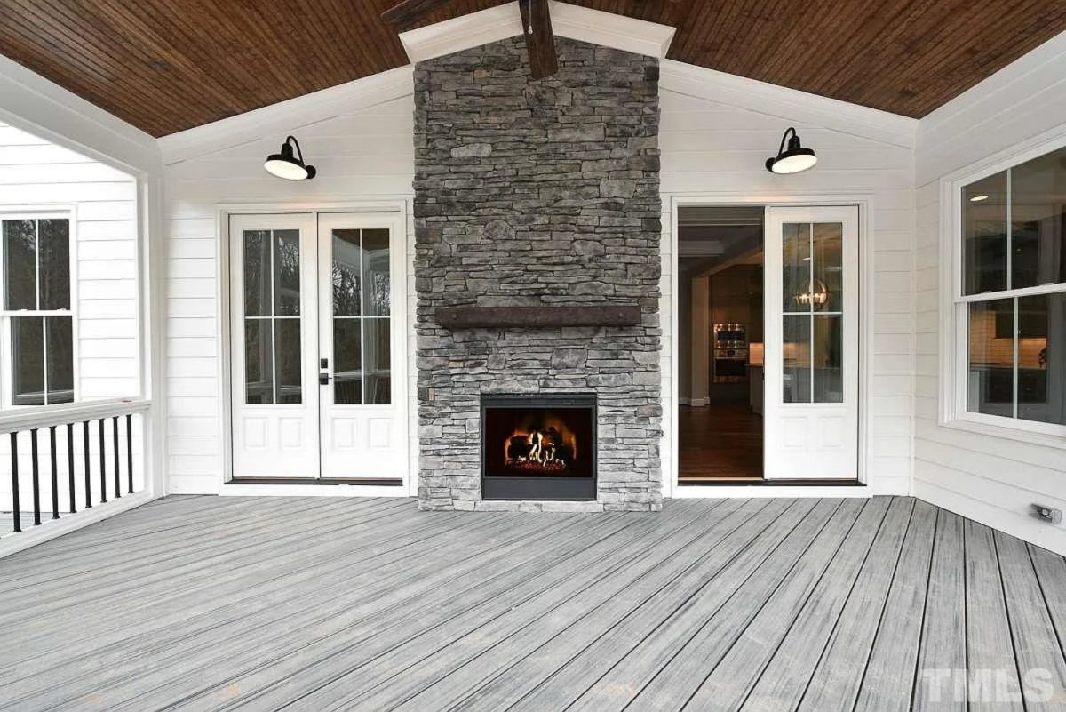 Modern Colonial house Blueprint with 6 Beds & 7 Baths