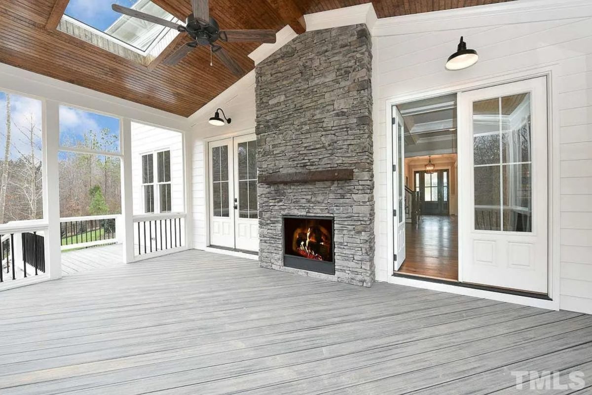 Modern Colonial house Blueprint with 6 Beds & 7 Baths