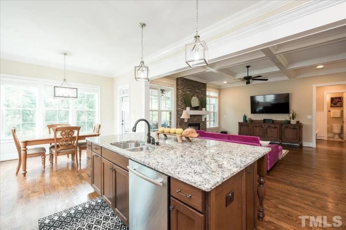 Spacious 5-Bedroom house Plan with Vaulted Ceilings and CAD Designs