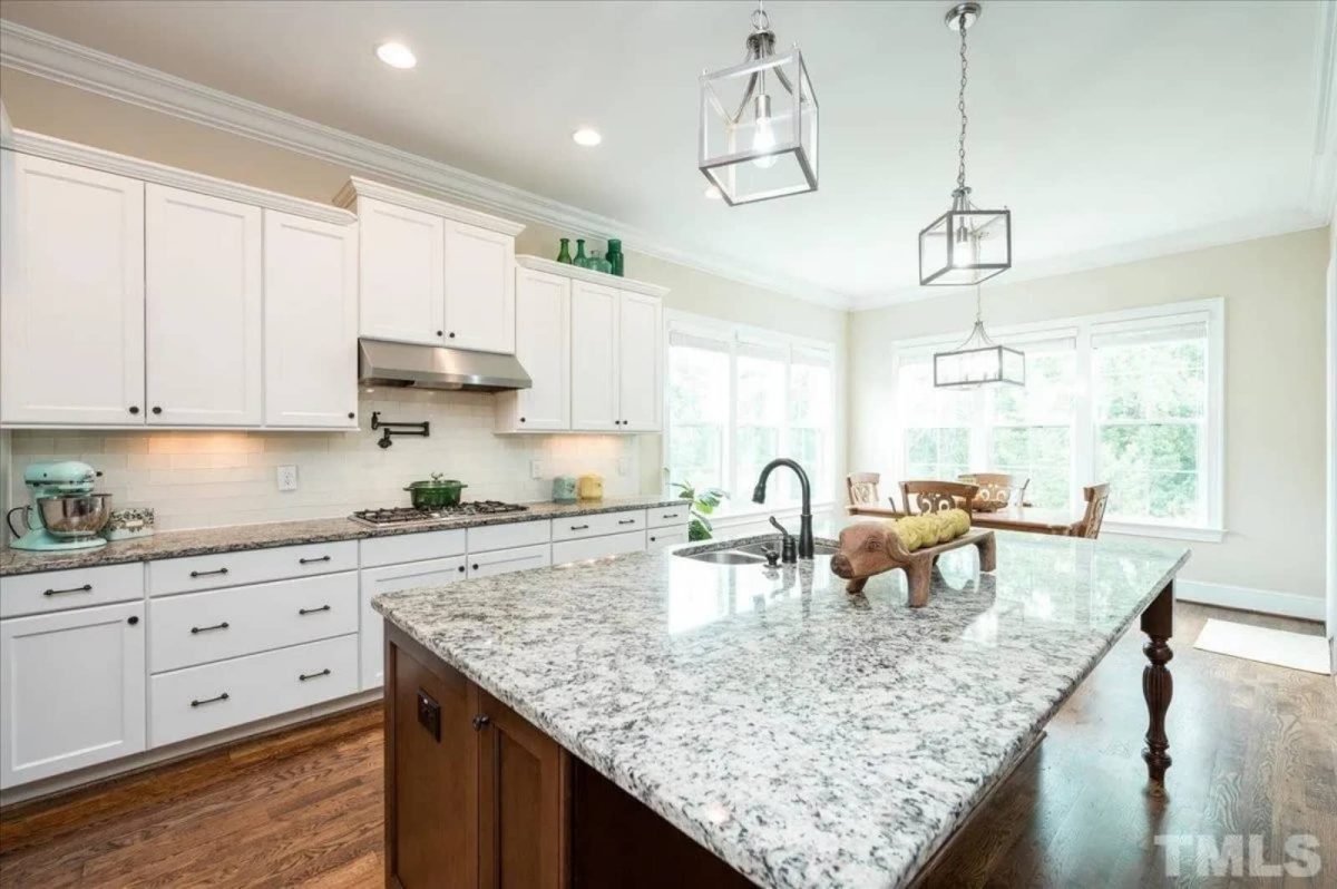 Spacious 5-Bedroom house Plan with Vaulted Ceilings and CAD Designs