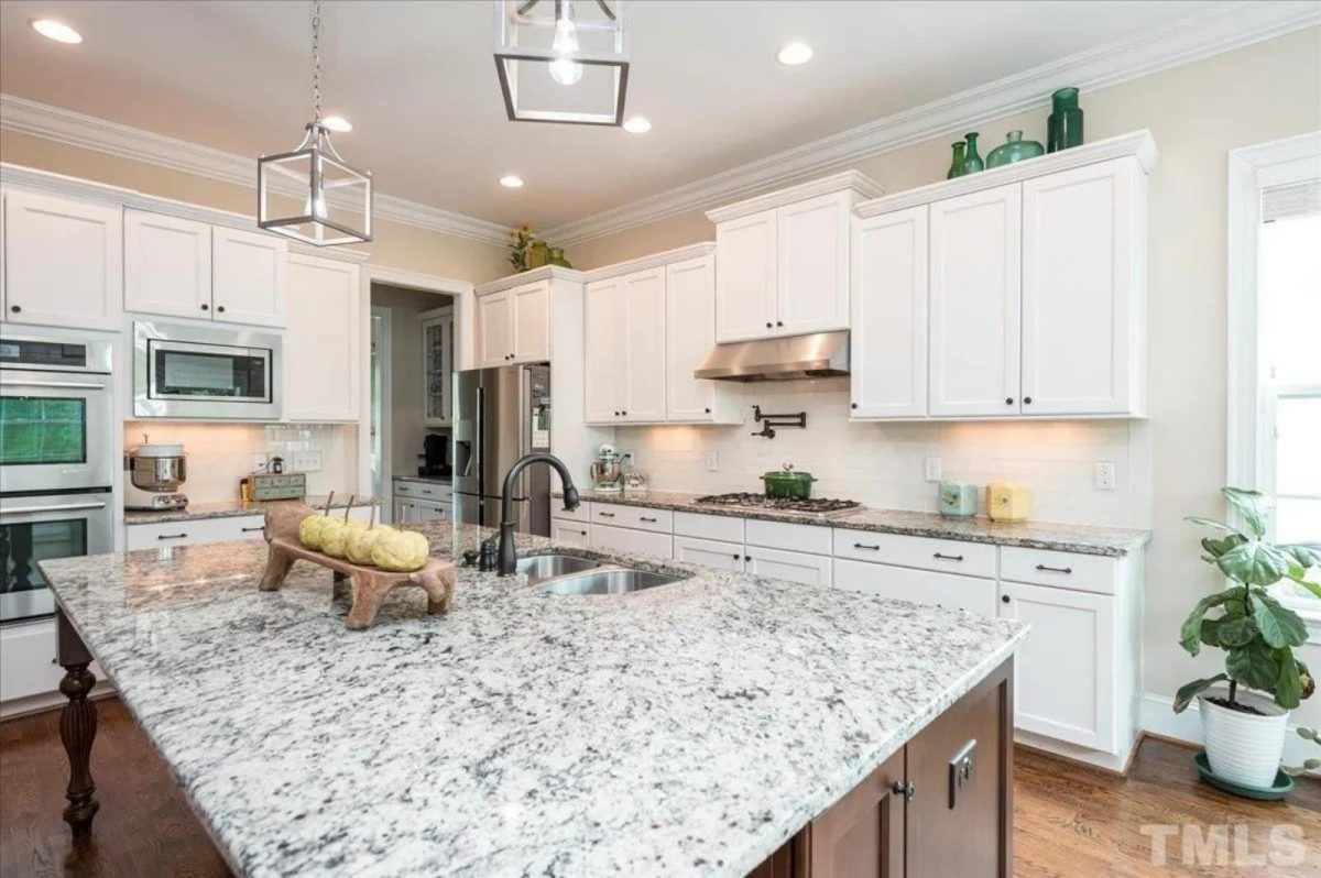 Spacious 5-Bedroom house Plan with Vaulted Ceilings and CAD Designs