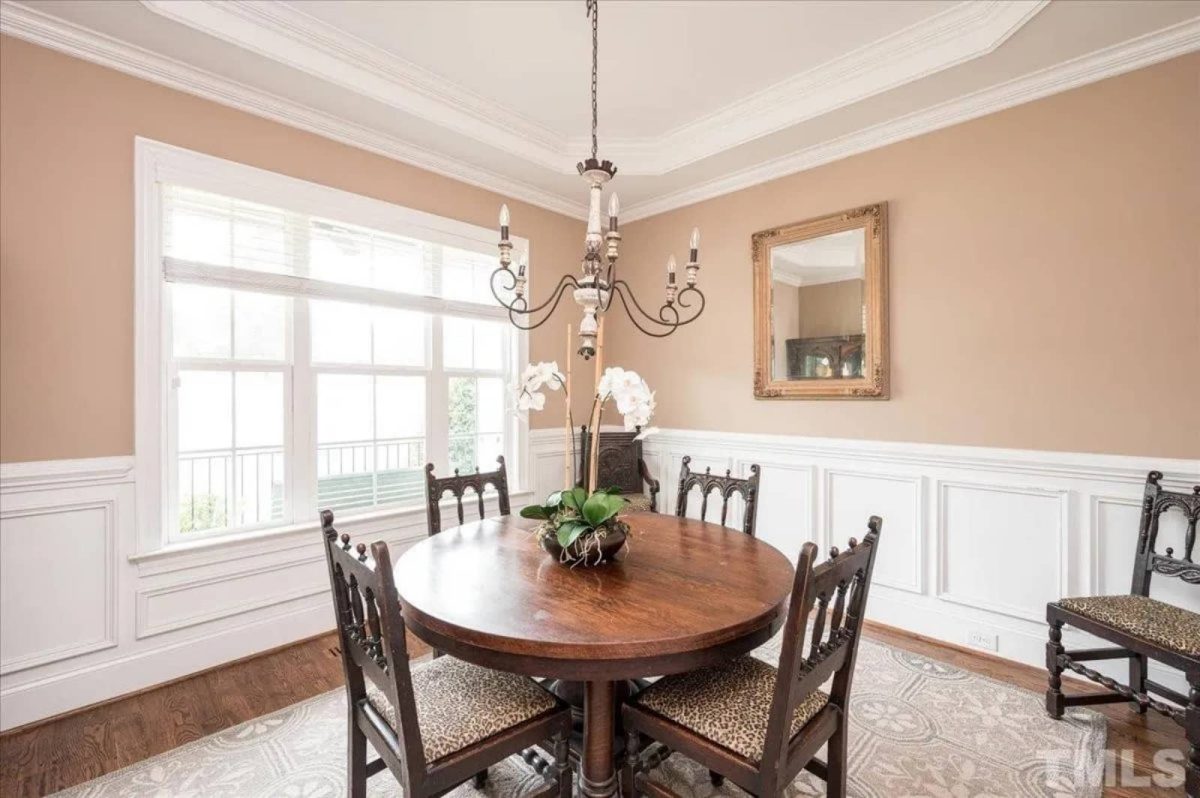 Spacious 5-Bedroom house Plan with Vaulted Ceilings and CAD Designs