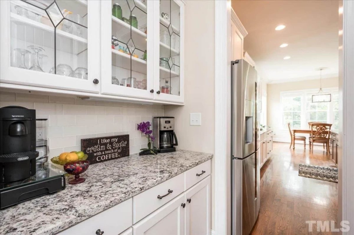 Spacious 5-Bedroom house Plan with Vaulted Ceilings and CAD Designs