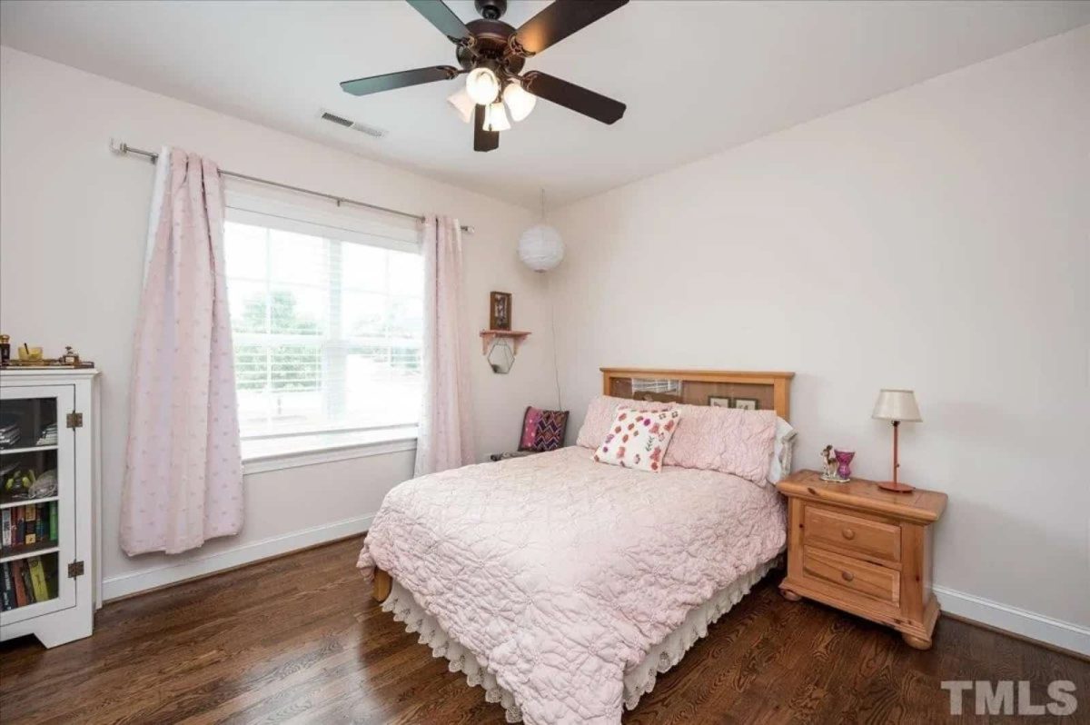 Spacious 5-Bedroom house Plan with Vaulted Ceilings and CAD Designs