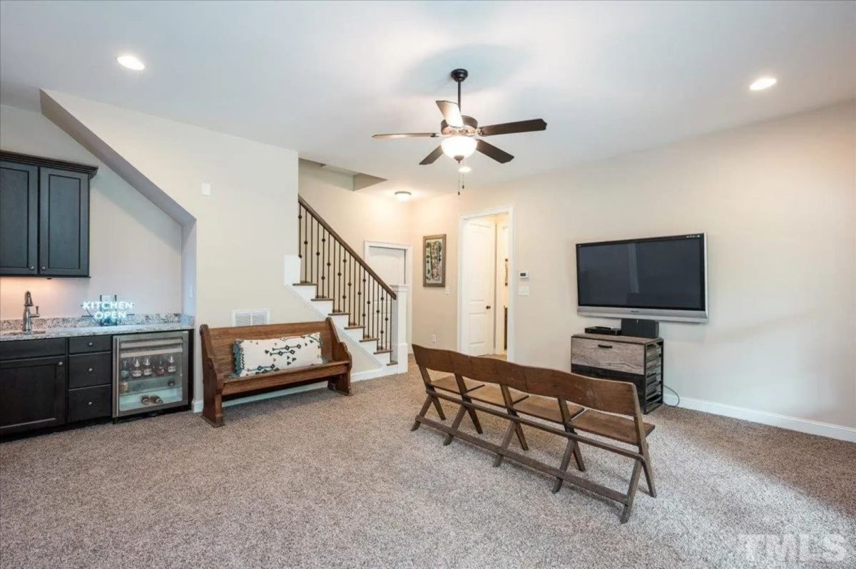 Spacious 5-Bedroom house Plan with Vaulted Ceilings and CAD Designs