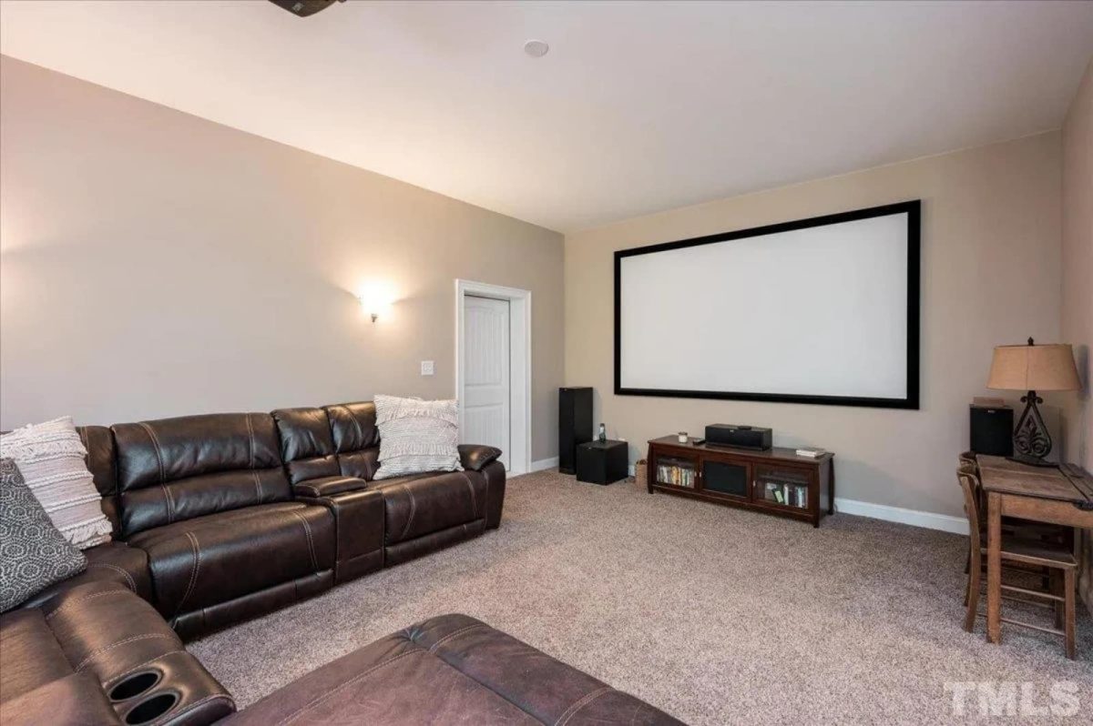 Spacious 5-Bedroom house Plan with Vaulted Ceilings and CAD Designs