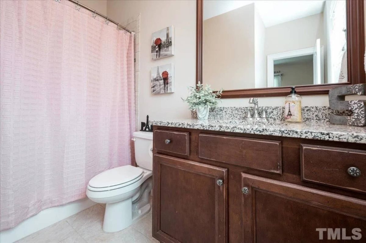 Spacious 5-Bedroom house Plan with Vaulted Ceilings and CAD Designs