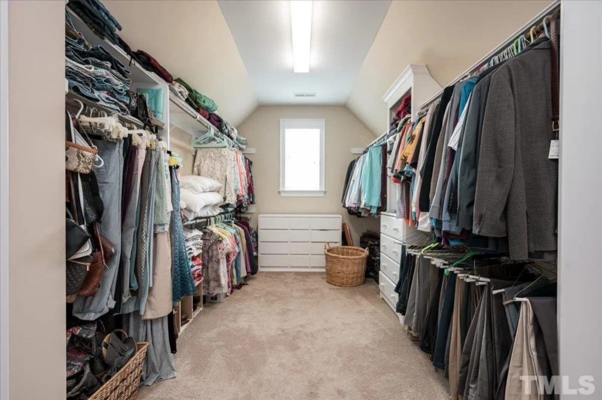 Spacious 5-Bedroom house Plan with Vaulted Ceilings and CAD Designs