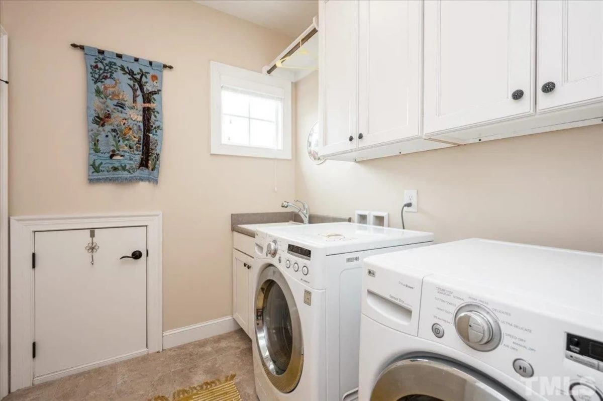 Spacious 5-Bedroom house Plan with Vaulted Ceilings and CAD Designs