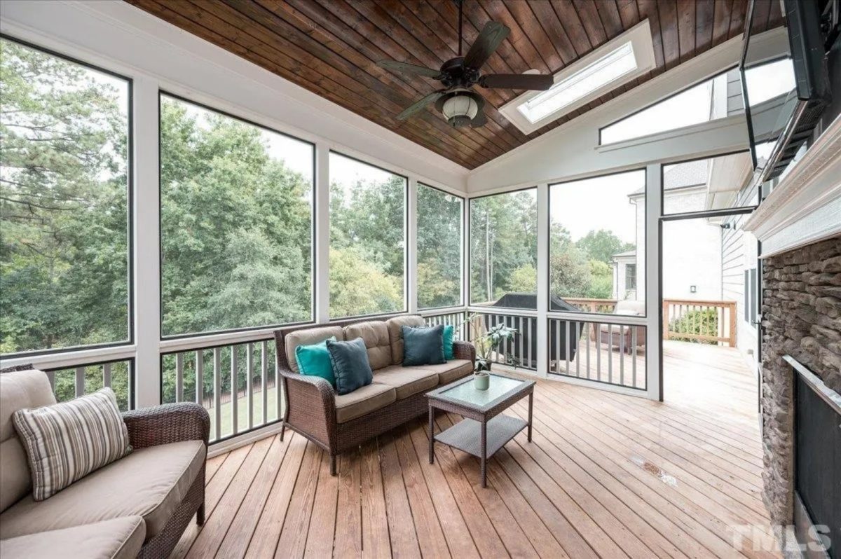 Spacious 5-Bedroom house Plan with Vaulted Ceilings and CAD Designs