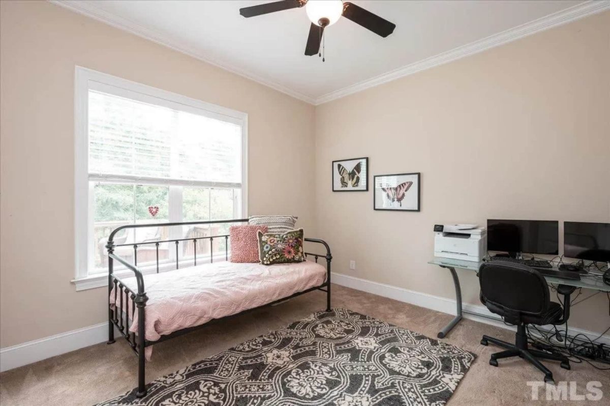 Spacious 5-Bedroom house Plan with Vaulted Ceilings and CAD Designs