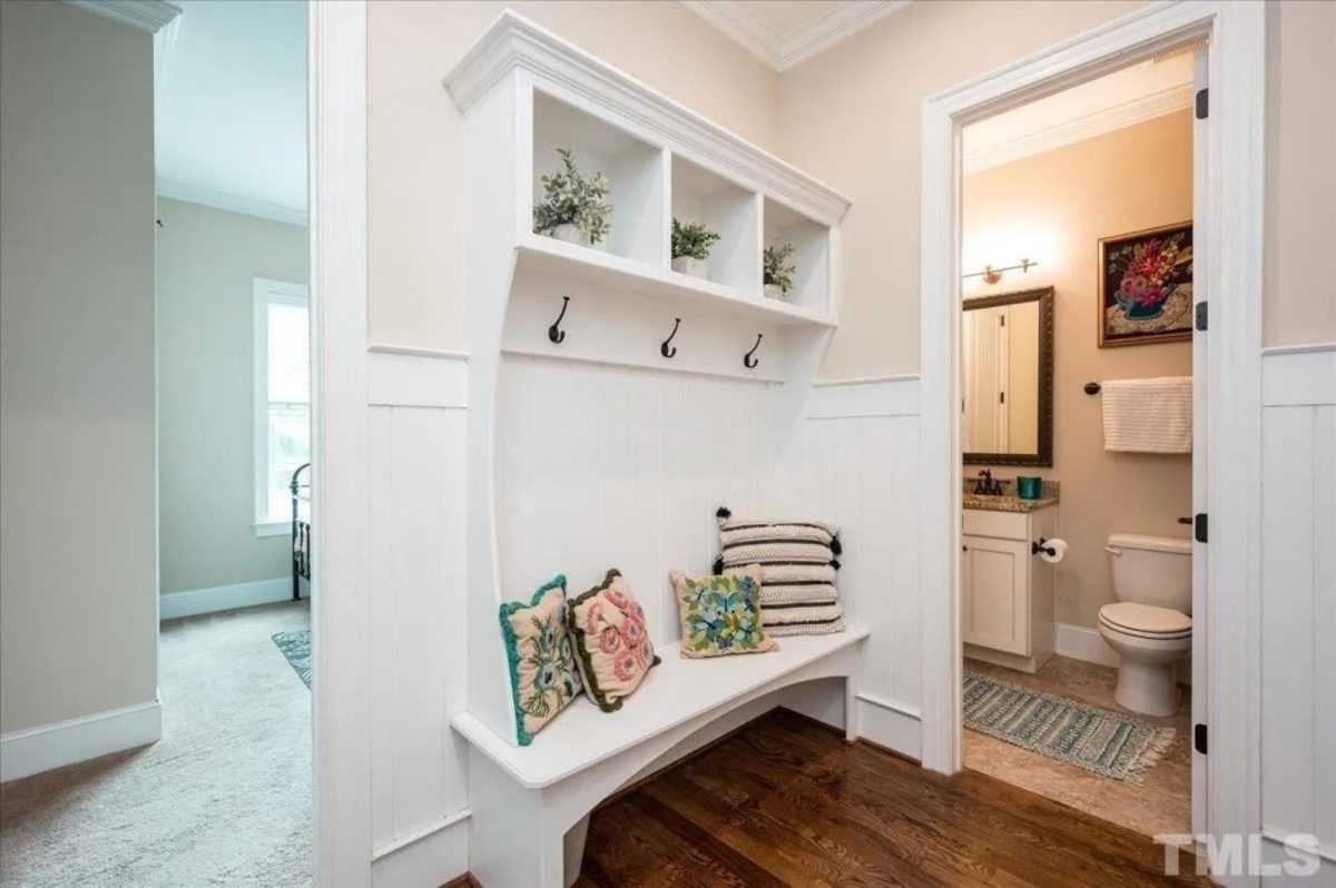 Spacious 5-Bedroom house Plan with Vaulted Ceilings and CAD Designs