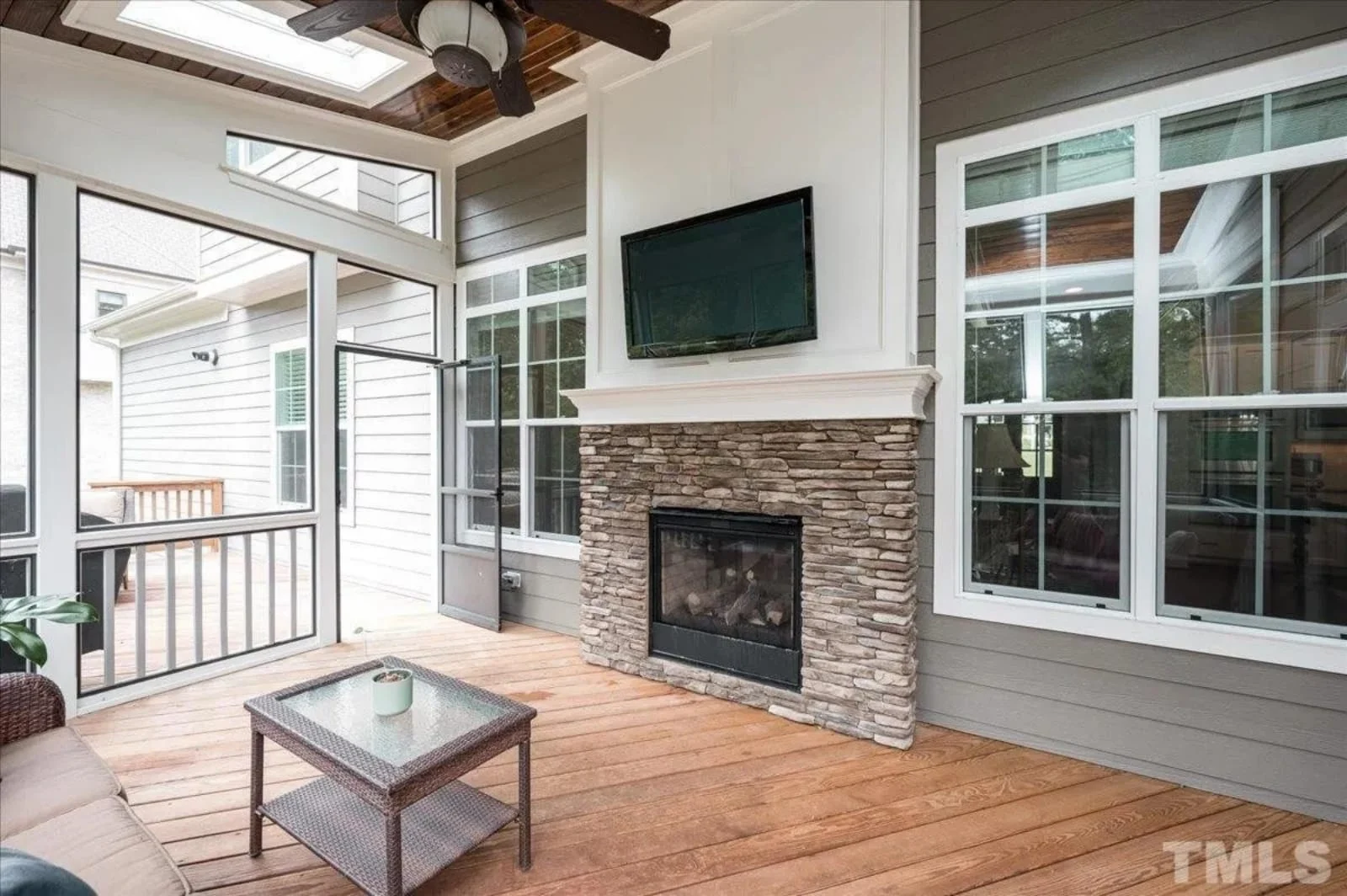 Spacious 5-Bedroom house Plan with Vaulted Ceilings and CAD Designs