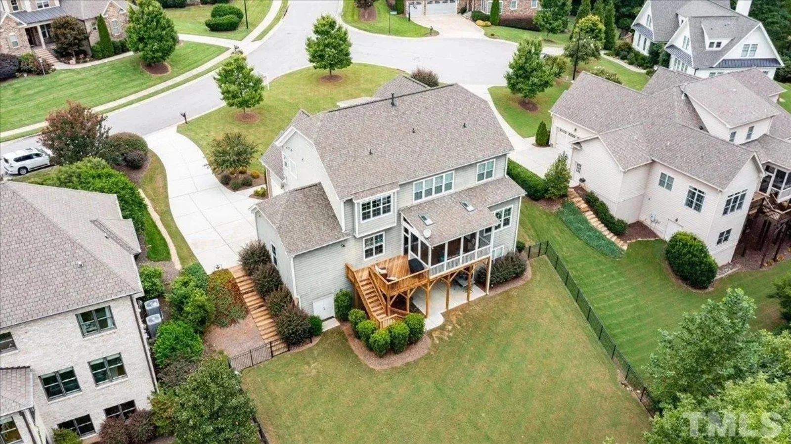 Spacious 5-Bedroom house Plan with Vaulted Ceilings and CAD Designs