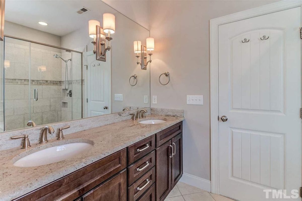 Charming Craftsman house Plan with Blueprint Designs & Features