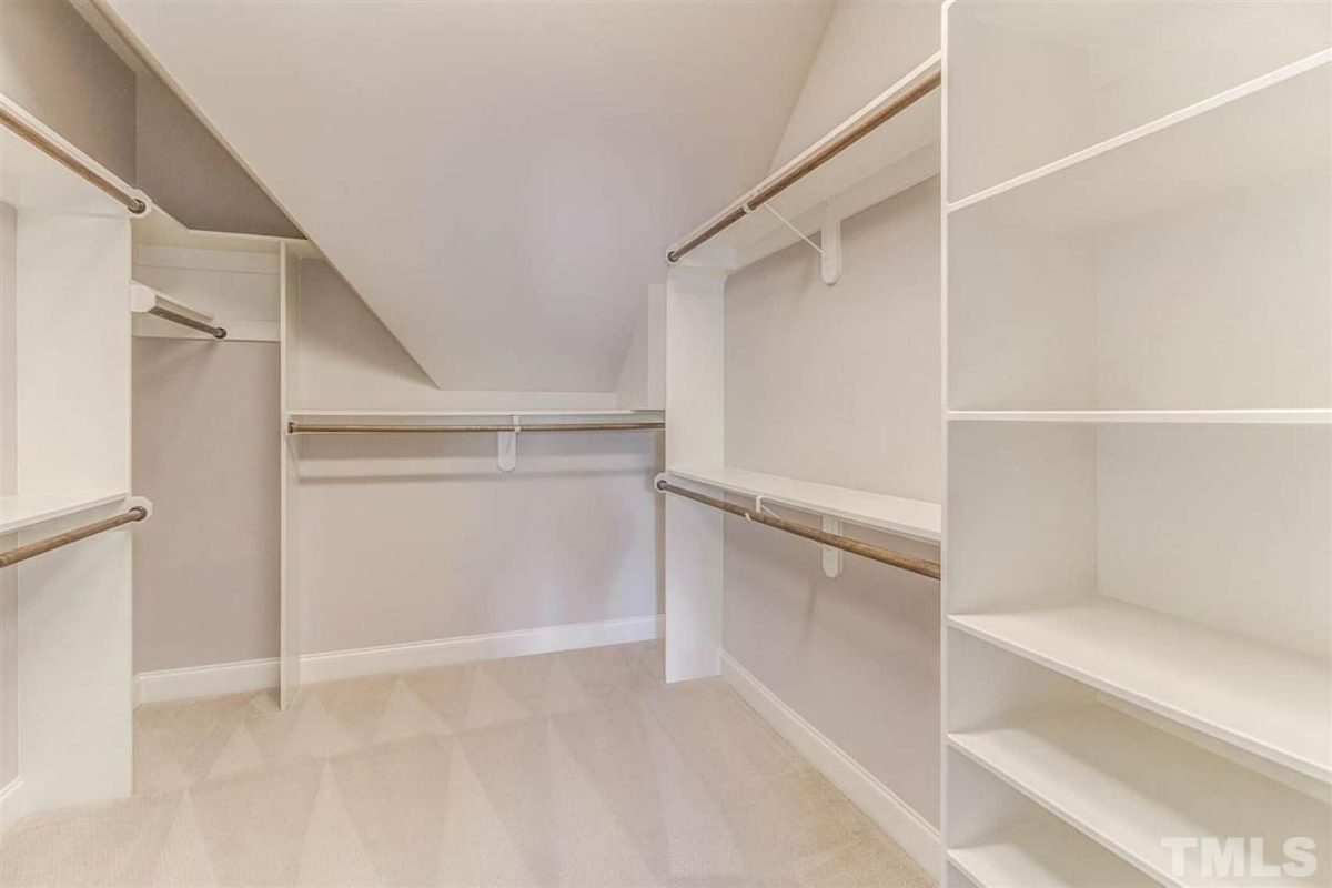 Charming Craftsman house Plan with Blueprint Designs & Features