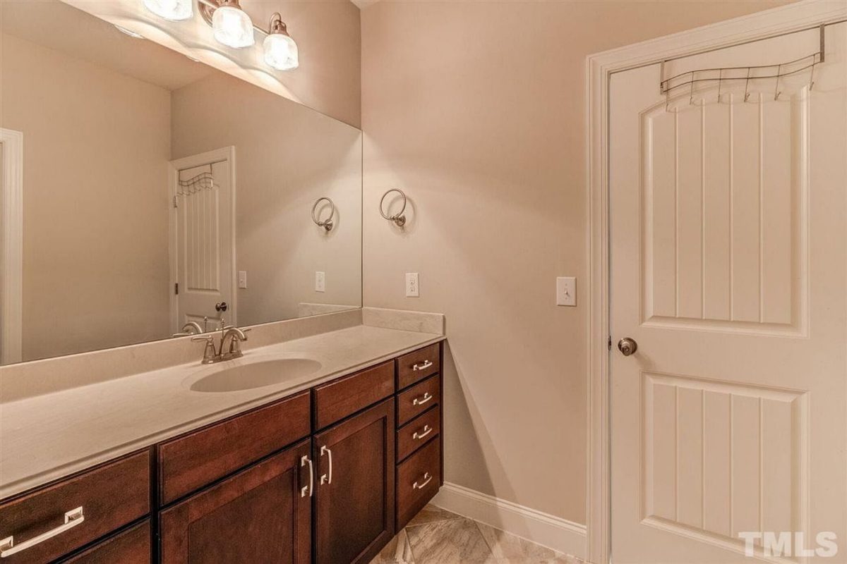 Charming Craftsman house Plan with Blueprint Designs & Features