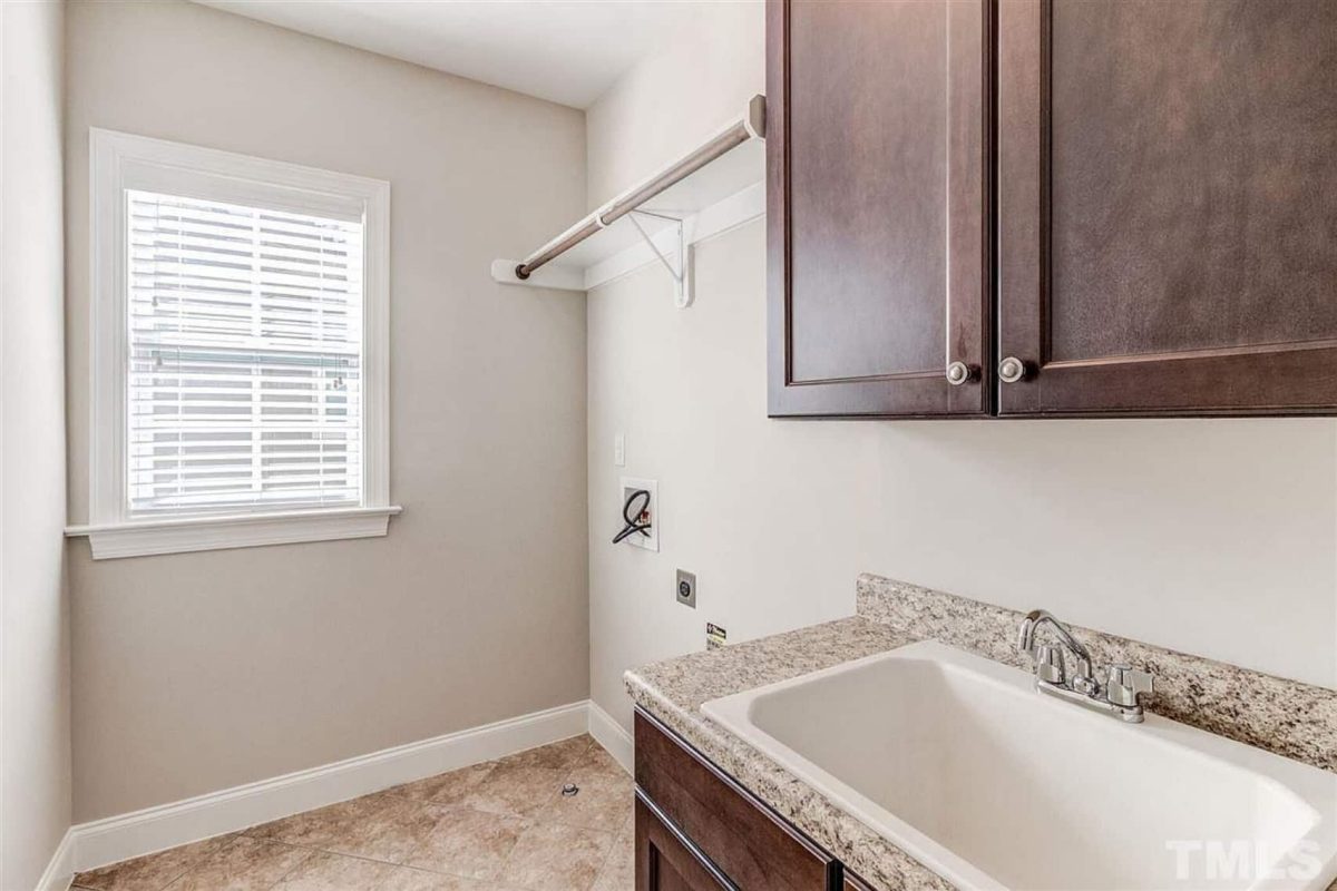 Charming Craftsman house Plan with Blueprint Designs & Features